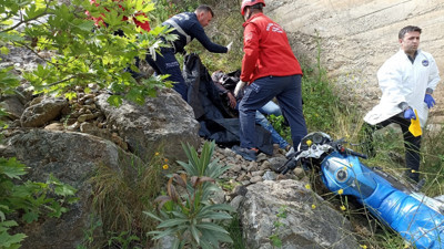 Köprüden düşen motosikletli hayatını kaybetti