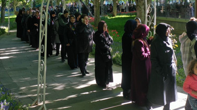 Kuyruklar ülkesi olduk. Fiyatı uçunca ücretsiz fidesine akın ettiler