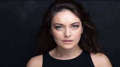 Ezgi Mola'dan kadınlara çok önemli seçim çağrısı. Hangi partilere oy vermemeleri gerektiğini tane tane anlattı