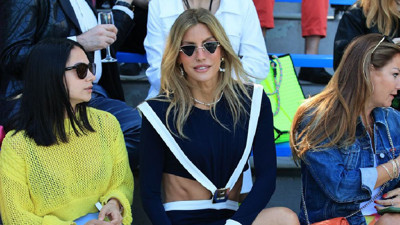 Ünlü manken Çağla Şıkel'in karın kasları olay oldu