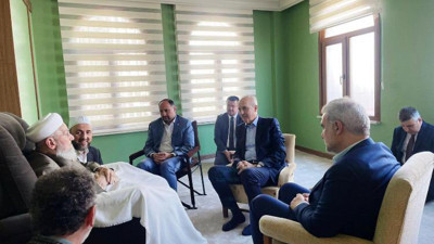 AKP’li Numan Kurtulmuş’tan İsmailağa Tarikatına ziyaret. İsmailağa’da 6 yaşındaki çocuğun evlendirildiği ortaya çıkmıştı
