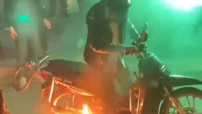 Asker eğlencesinde ölümcül gösteri yürekleri ağza getirdi