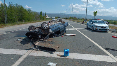 Elazığ'da hafif ticari araç ile otomobil çarpıştı: 3 yaralı