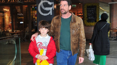 Issız Adam ıssız değilmiş! Cemal Hünal oğlu ile görüntülendi