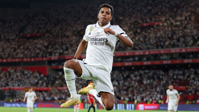 Yıldız futbolcu maçtayken evi soyuldu