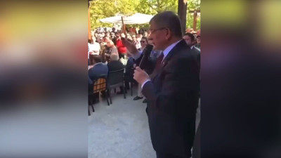 Davutoğlu HDP provokasyonu yapmak isteyen kişiyi böyle susturdu: Sen TRT'ye Osman Öcalan'ı çıkaranlara hesap sor