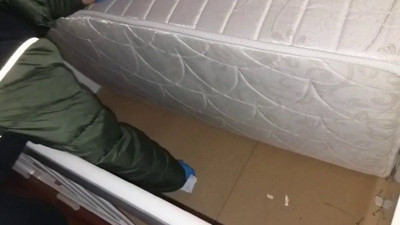 Bebek beşiğinden esrar çıktı