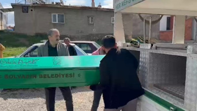 Ecel çay içerken yakaladı