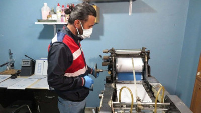 Jandarmadan sahte kimlik ve pasaport operasyonu