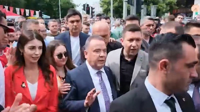 Görüntüleri kendi yayınladı. Muhittin Böcek’e saldırı