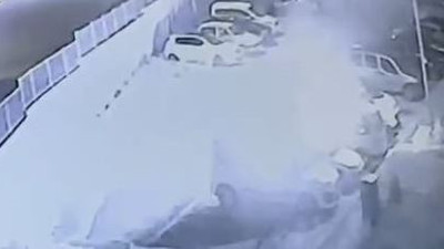 Kundakçı alevlerin arasında kaldı