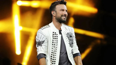 Tarkan'dan dikkat çeken 'demokrasi' paylaşımı