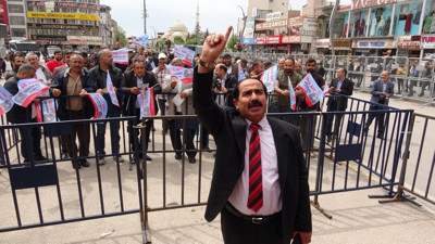 Mitinge katılımı düşük bulan aday projelerini anlatmaktan vazgeçti: Ben yerli patatesim, ithal değilim