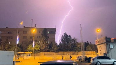 Sınır ilçesine şimşek eşliğinde çamur yağdı