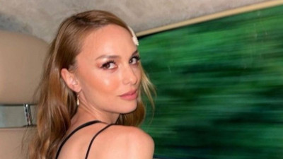 Burak Deniz'e açtığı davadan vazgeçtiği iddia edildi. Nilperi Şahinkaya'dan dava açıklaması