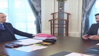 Erdoğan taklidini yapan gençle buluştu. Gülmek bir yana tebessüm bile etmedi