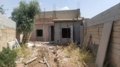 Kiraladığı evde tadilat yaparken el bombaları buldu