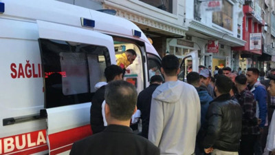 Çay ocağında, husumetlilerine kurşun yağdırdı