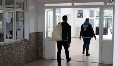 Polisler görev kâğıdını fotokopi ile çoğaltıp istedikleri kadar oy veriyorlar iddiası. TKP açıkladı