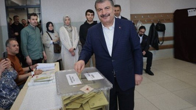 Sağlık Bakanı Fahrettin Koca oyunu Üsküdar'da kullandı