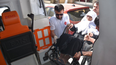 85 yaşındaki kadının oy kullanması için ambulans seferber oldu