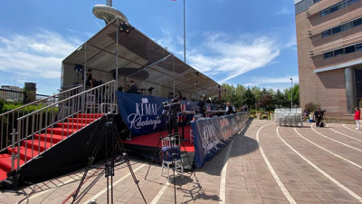 CHP Genel Merkezi'nde seçim gecesi hazırlığı. Balkon yok platform kuruldu