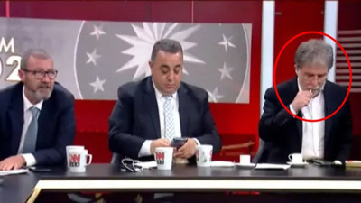 Canlı yayında elektronik sigara içtiği anlar kameraya böyle yansıdı. İşte 'Gereğini yapıyor Ahmet'in seyirciye saygısızlığı