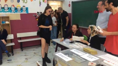 Serenay Sarıkaya'nın seçim tarzının fiyatı dudak uçuklattı