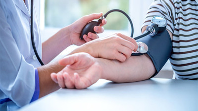 Uzmanı açıkladı: Tansiyonunuzu düzenli ölçtürün uzun yaşayın