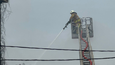 Beykoz’da ahşap bina yanarak kül oldu