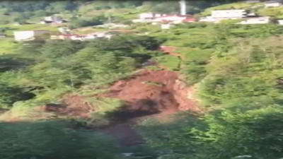 Toprak kayması 3 dönüm araziyi yuttu. Korkutan anlar anbean görüntülendi