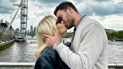 İrem Derici'den dudak dudağa aşk pozu