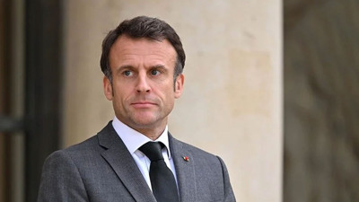 Macron'un Hitler'e benzetildiği afişlere ilişkin soruşturma başlatıldı