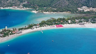 Fethiye sahilinde dev Türk bayrağı
