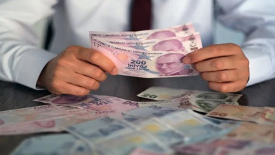 Milyonlarca memur ve emeklinin gözü kulağı gelecek zam haberinde