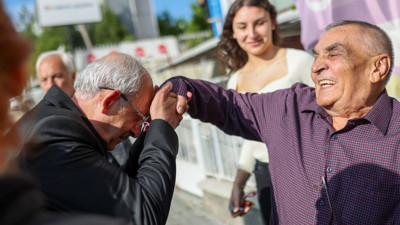 Kılıçdaroğlu, ortaokul öğretmeni Mehmet Uğur'u Sincan'daki evinde ziyaret etti