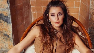 Şarkıcı Atiye hamile olduğunu açıkladı