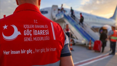 Afgan kaçak göçmenler uçakla ülkelerine gönderildi