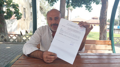 Depremde kayıtlara ölü olarak geçti. Yaşadığını ispatlamaya çalışıyor