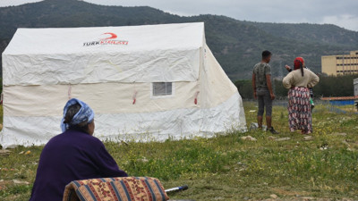 Boyabat'ı sağanak vurdu! Sel mağdurlarına çadırlar dağıtıldı