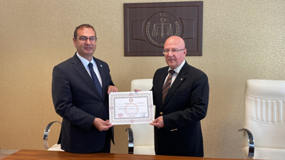 İYİ Parti Çanakkale Milletvekili Rıdvan Uz mazbatasını aldı