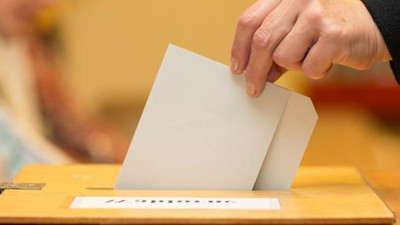 Yurt dışı temsilciliklerinde oy verme işlemi bugün bitiyor. Seçmen sandığa akın etti