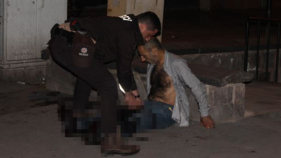 Caminin önünde kurşunlandı