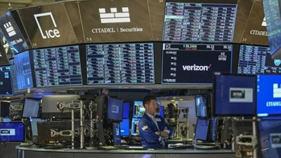 Amerika'da borç krizi küresel piyasalar negatife çevirdi