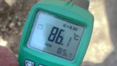 Depremden sonra bahçesinden çıktı. Şaşkına döndü