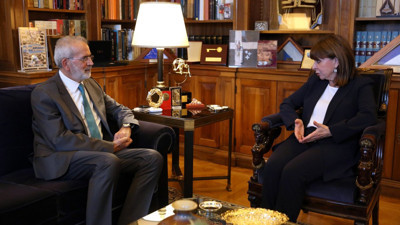 Yunanistan'da Sayıştay Başkanı Sarmas geçici hükümetin başbakanı oldu