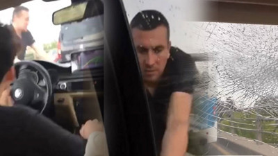 Halk otobüsü şoförü tartıştığı gençlerin aracının önünü kesti camlarını kırdı