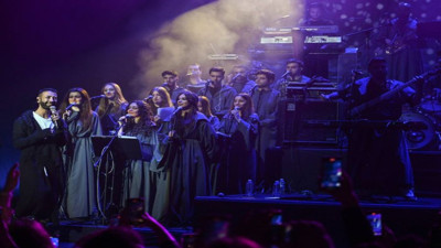 Tan Taşçı 'Başkanlar Korosu' ile sahne aldı