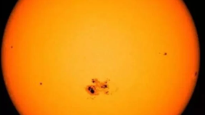 Güneşin yüzeyinde dünyadan 4 kat büyük delikler oluştu: Tehlikenin habercisi