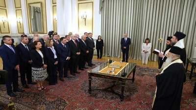 Yunanistan'daki geçici hükümetin bakanları yemin ederek göreve başladı